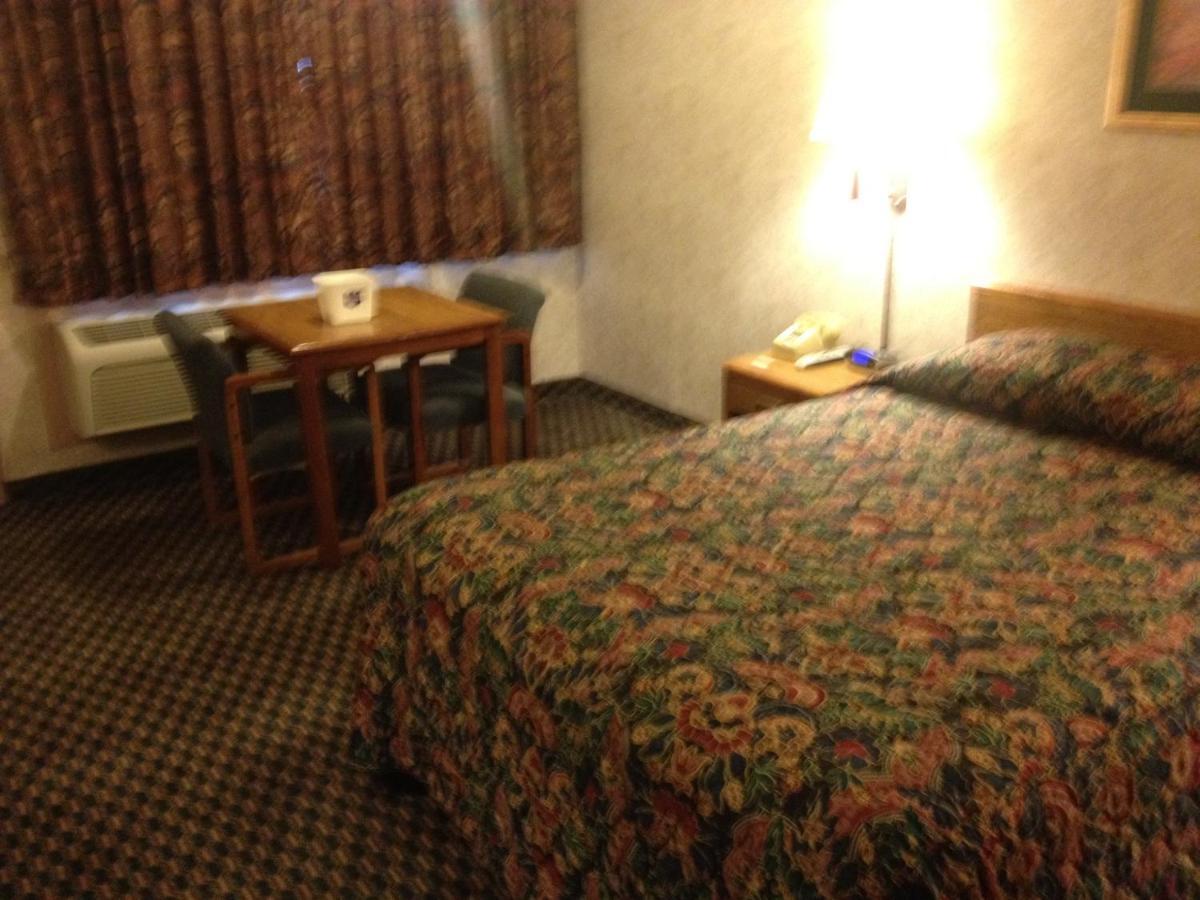 Richmond Inn And Suites Cameră foto